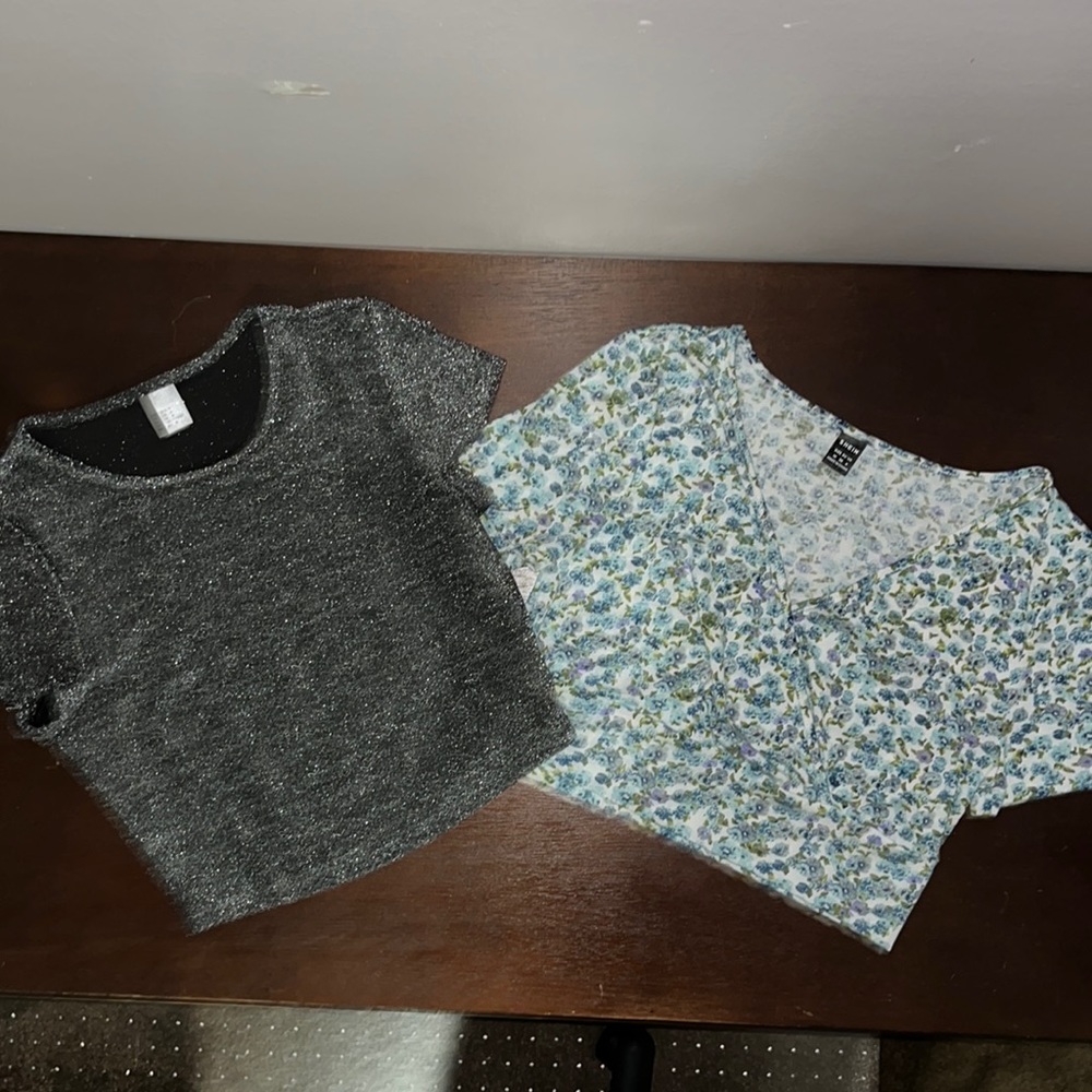 Set of 2 short sleeve crop tops